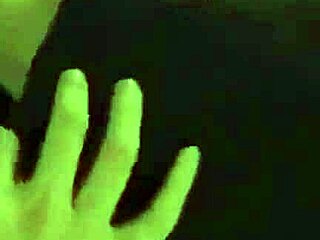 ベトナムベイブが夫が寝てる間に不倫？