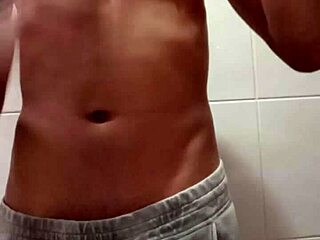 sladichkiq89 shares casual gay stories