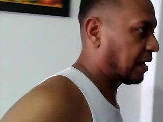 Recording my hermanastra to show her mess to madrastra.