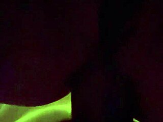 Szőke bombázó sima puncival kemény baszás