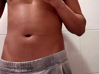 sladichkiq89 shares casual gay stories