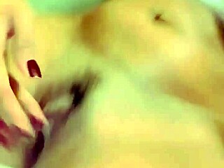 Hot Brazilian Girl Gives Jerk Off Instructions in the Gym Punheta Guiada