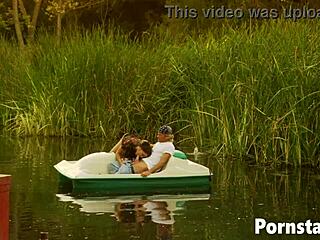 i love gorgeous babe dru berrymore outdoors