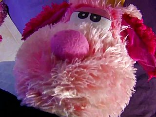 such a hot and welcoming neighbor around