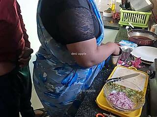 Tamil Hizmetçi Kanika'nın Önünde Cesurca Sergileyip Mastürbasyon Yapıyorum, Flashing Mastürbasyon