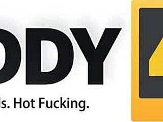 おい！Daddy4kの娘たちが新しい義父を禁断の3Pに誘う！