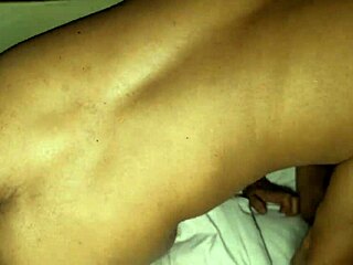 Σέξι 18+ κοπέλα του ράντσου γαμιέται με άγρια ενέργεια