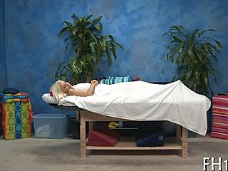 Massage blir het knull med blöt fitta och sperma