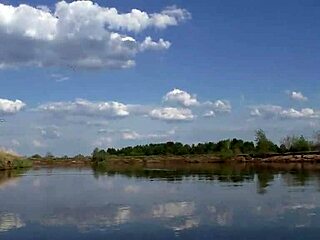 Natasha ล่อใจขณะโพสเปลือยบนแพ