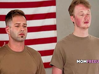 MILF Tentera Jadikan Lelaki Tentera Mainan Freeuse. Gila, Dia Tak Boleh Dihentikan!