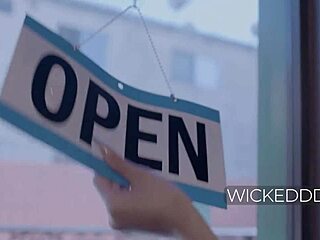 小柄アジアン店員キャリー抱き上げガン突き激ヤリ