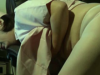 Jururawat tetek besar tawarkan rawatan intensif untuk batang