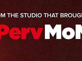 Milf bionda birichina lascia che il detective le sfondi il culo stretto