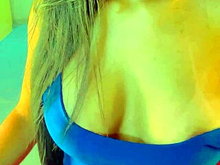 Mounting that tasty cock filled my pussy with cream in public.