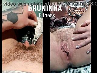 safada socando nego na bucetinha abrindo a buceta