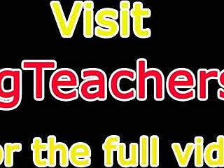 Velkoprsá lesba si užívá intenzivní fistování