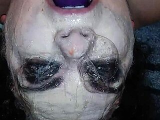 How does ms tl handle that dildo?