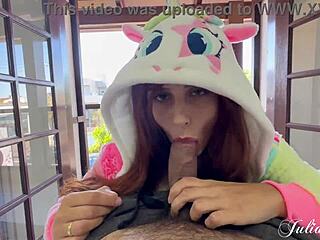 Uma Unicórnea Gostosa Dá um BOQUETE MÁGICO de Tirar o Fôlego