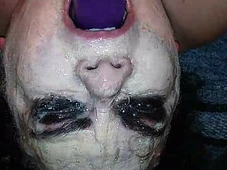 How does ms tl handle that dildo?