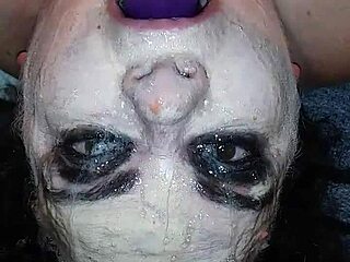 How does ms tl handle that dildo?