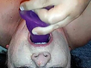 How does ms tl handle that dildo?