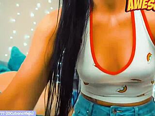 Cute nerdy girl masturbates on webcam