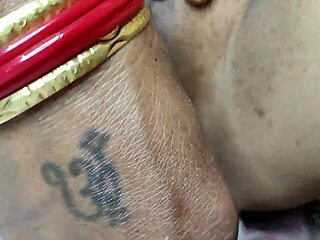 Fodendo meia-irmã indiana gostosa depois de raspar sua buceta apertada