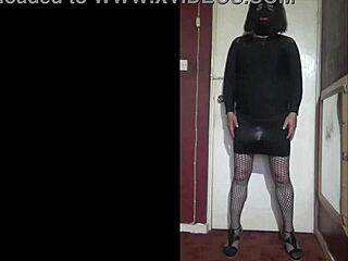 Bisexual Crossdresser Uses Pump