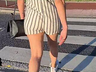 Îmi place să o filmez candid pe iubita mea în timp ce mergem împreună pentru colecția mea.