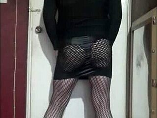 Bisexual Crossdresser Uses Pump