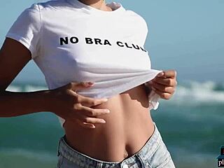 Micșor milf ucraineană Ariel și Sofi Ka se dezbracă goale în aer liber