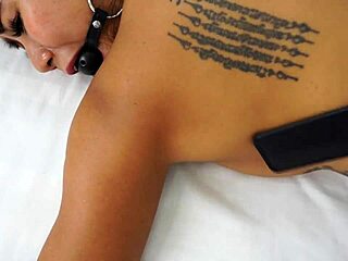 i tied my asian girlfriend for hot wax and spanking