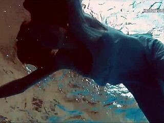 Steamy solo show by young babe in the sea