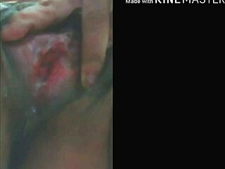 i see the mature latina woman enjoy her private time with squirting