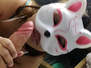 Fidanzata asiatica tettona fa un pompino POV con succhiate ASMR