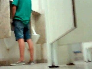 Pega��o No Banheiro Do Shopping Gay