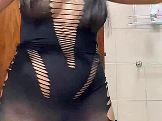 i recorded my friend's cuckold girlfriend, a hot babe, in the bathroom