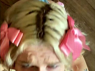 Emma Rosie Yabancıya Sıcak Oral Yapıyor Rastgele Buluşmada, Yüzüne Boşalma İle Sonuçlanıyor