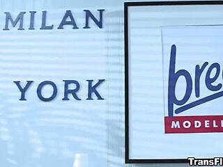 Trans Gracie Jane ve Haley Reed, ateşli karşılıklı yalamaya dalıyor