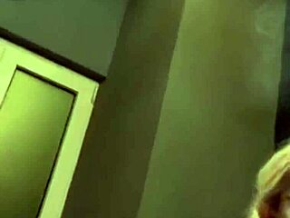 A Russian slut decides to show her tits on Periscope