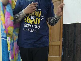 Ινδή Θετή Μαμά με Μεγάλα Βυζιά Βοηθάει Θετό Γιο να Κόψει το Κάπνισμα με Γρήγορο Σεξ