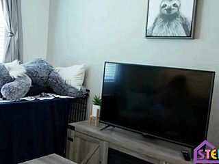 Bbw Crystal Blue Calls Neighbor for Repairs