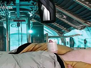 ถุงเงาวับ Fleshlight Launch สำหรับการช่วยตัวเองแบบแฮนด์ฟรี