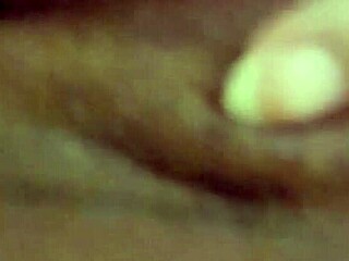 ¡Wow! Esta esposa brasileña traviesa chupa polla grande tan bien!