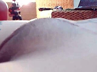 Hey, waarom huilt dit Aziatische meisje terwijl ze haar maagdelijkheid verliest?