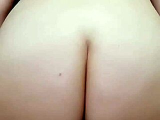 Hey babe, show me that twerking ass and shaved pussy right now!