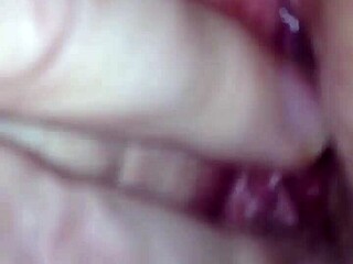 Wet and wild finger play with an amateur wife