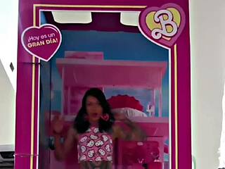 Pretty Trans Shows Off Perfect Ass in Miniskirt