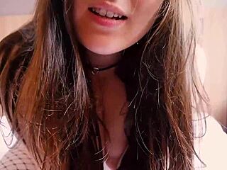 joi session where trish gives jerk off instructions with countdown and subtitles in french using buttplug for orgasm.