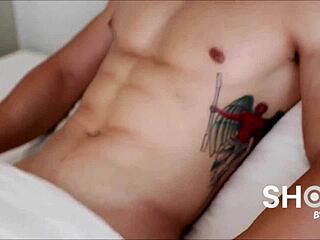 아시안 게이 헝크, 대담한 일본 액션에서 뜨거운 로드 쏴